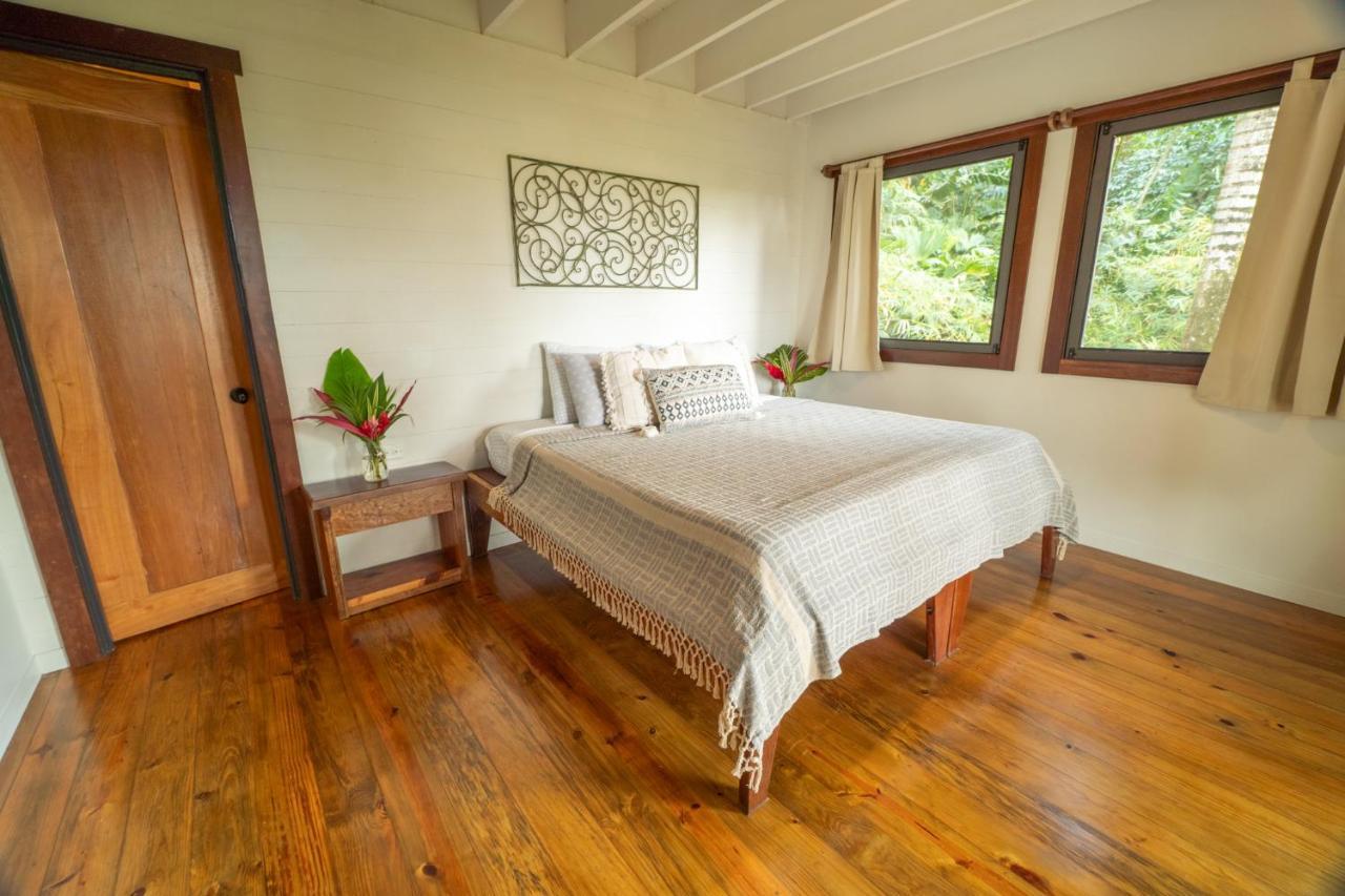 Roam Yoga & Wellness Lodge Bocas Town Luaran gambar