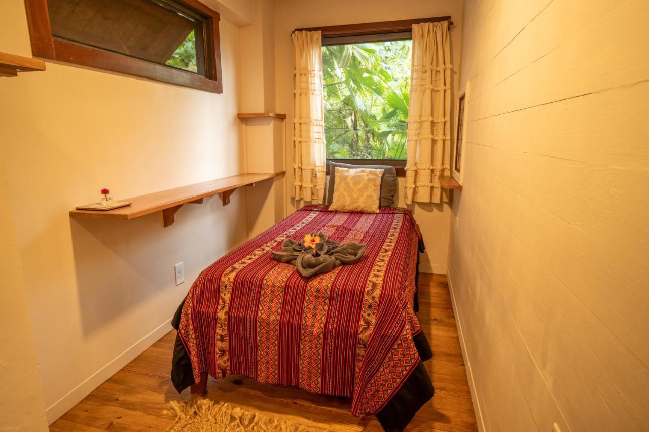 Roam Yoga & Wellness Lodge Bocas Town Luaran gambar