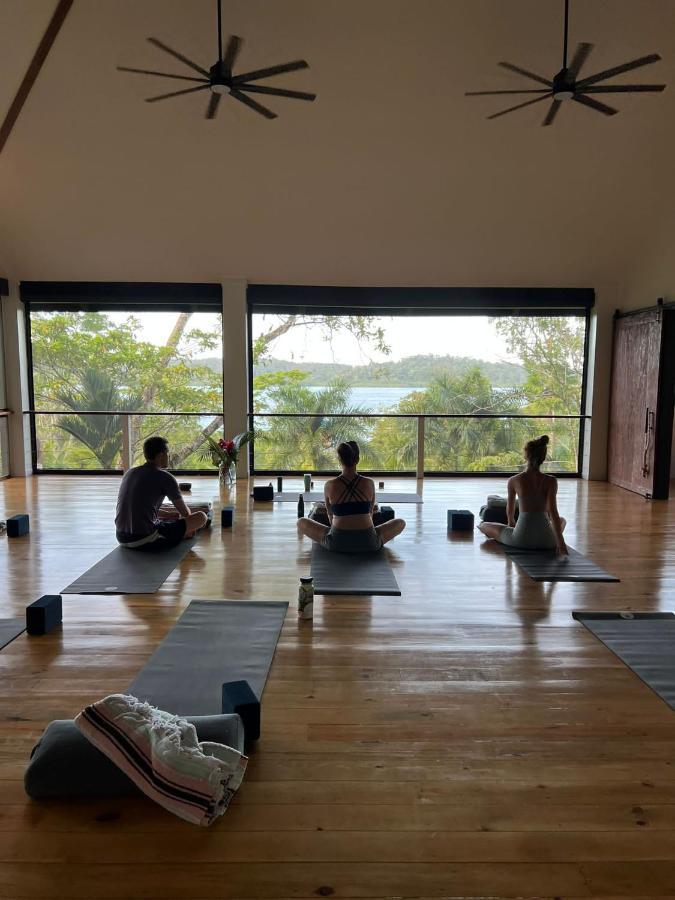 Roam Yoga & Wellness Lodge Bocas Town Luaran gambar